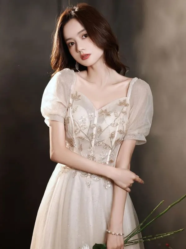 Champagne Evening Dress A-Line Sweetheart Neck Short Sleeves Lace-Up Applique Floor-Length Lace Formal Dinner Dresses