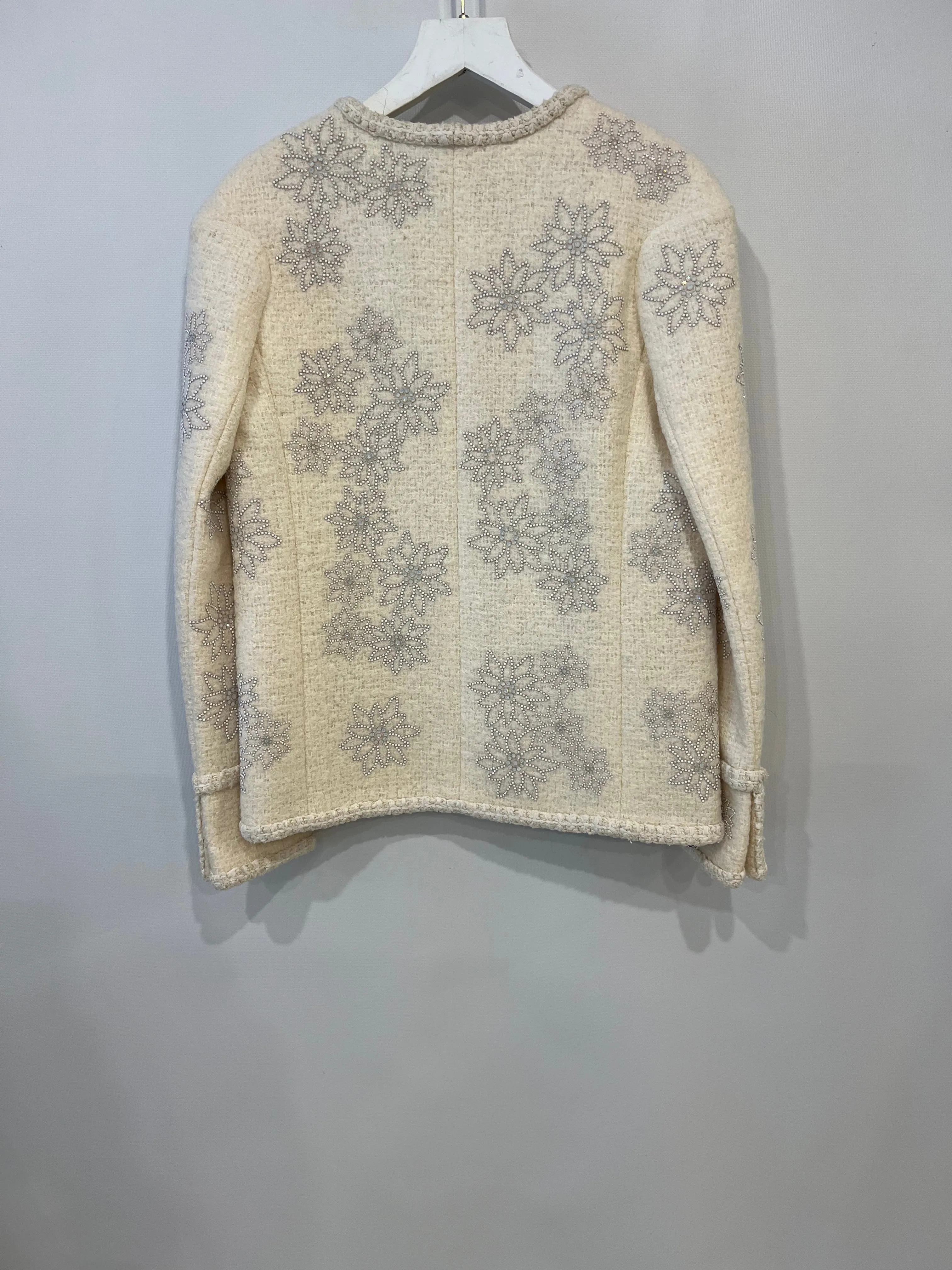 Chanel 15A Paris-Salzburg Cream Tweed Jacket with Sequin Embellished Edelweiss and Pearl Buttons Size FR 36 (UK 8)